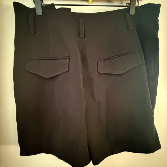 Vince Black Pleated Dress Shorts Women’s Size 12 Tailored High Waist - Picture 2 of 8